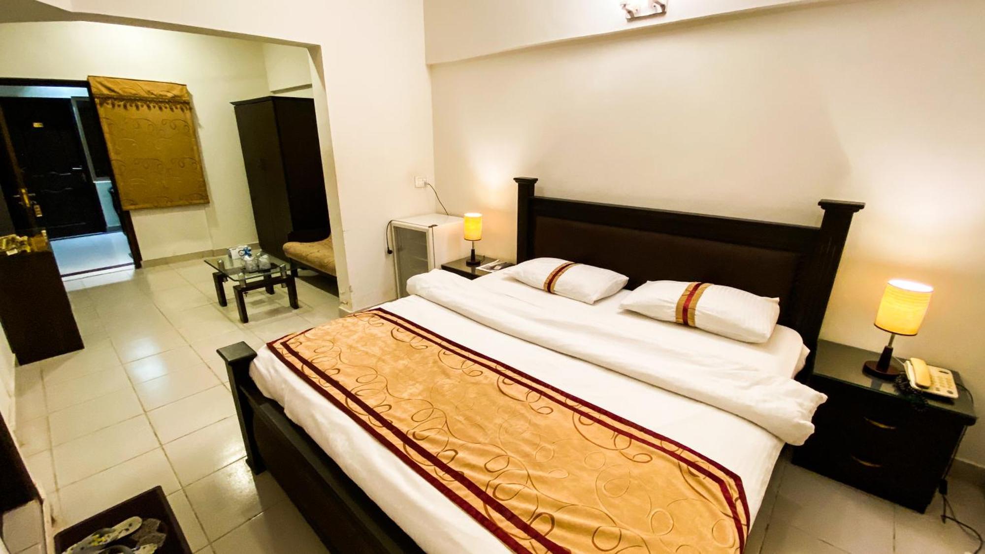 Royal Inn Hotel Karachi Exterior foto