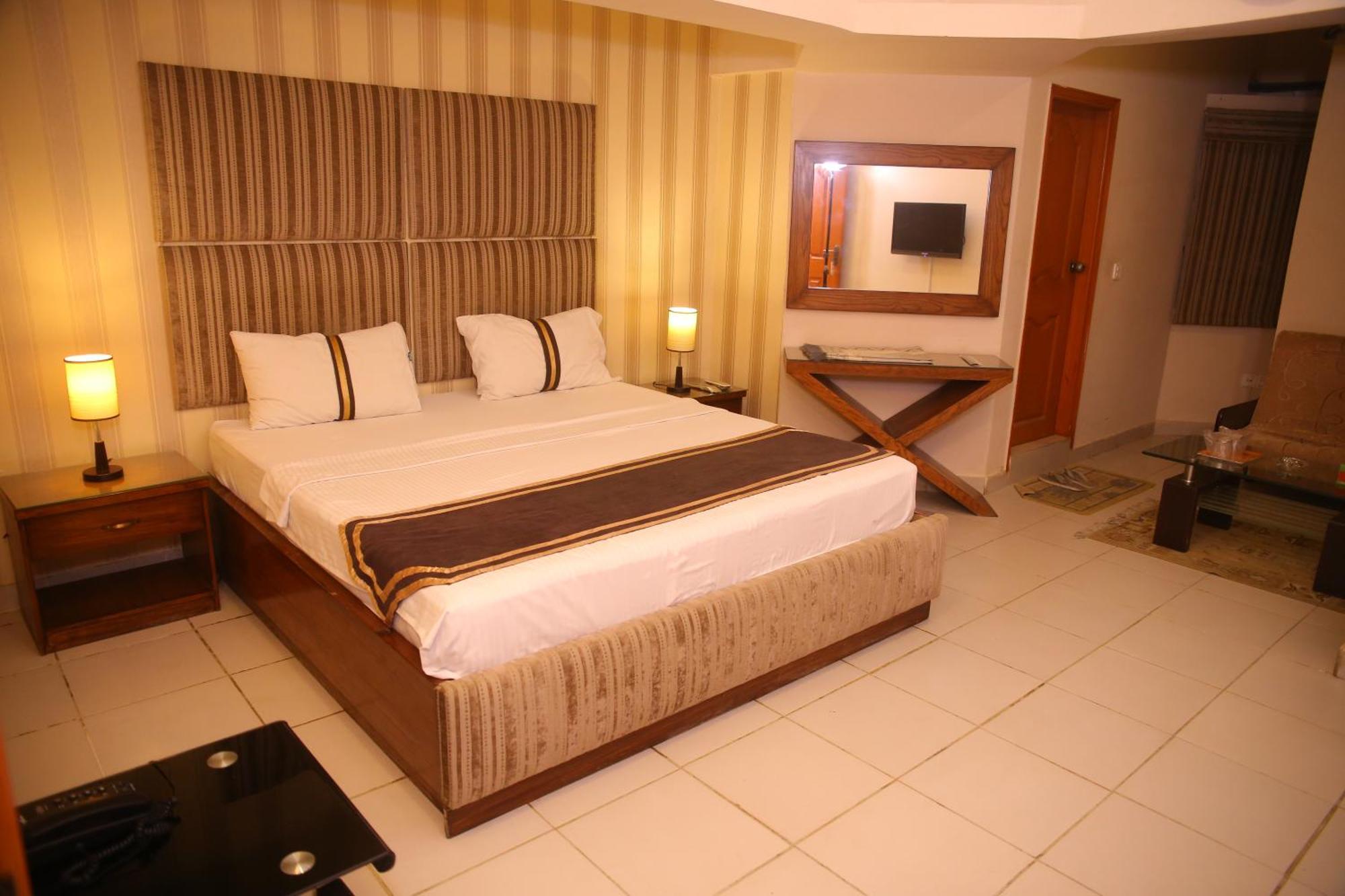 Royal Inn Hotel Karachi Exterior foto