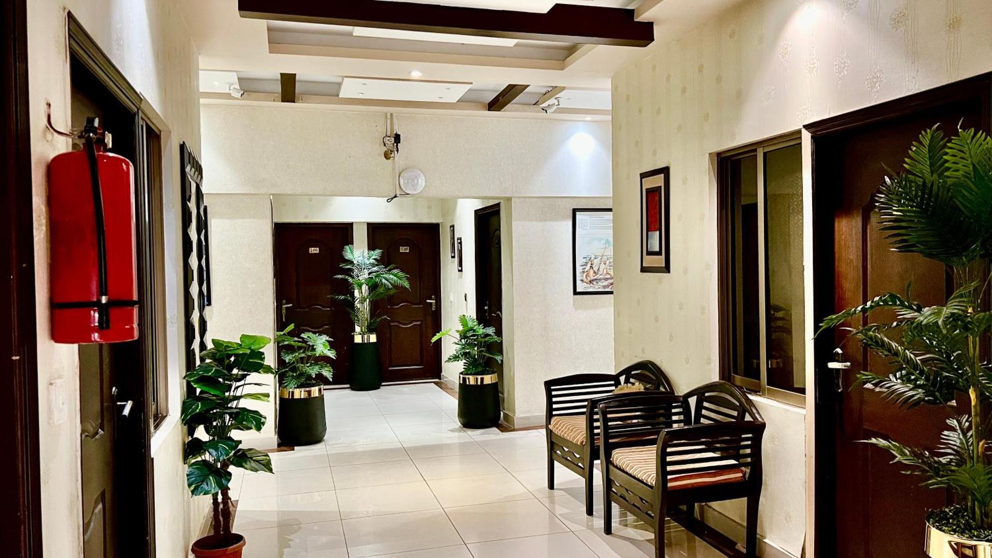 Royal Inn Hotel Karachi Exterior foto