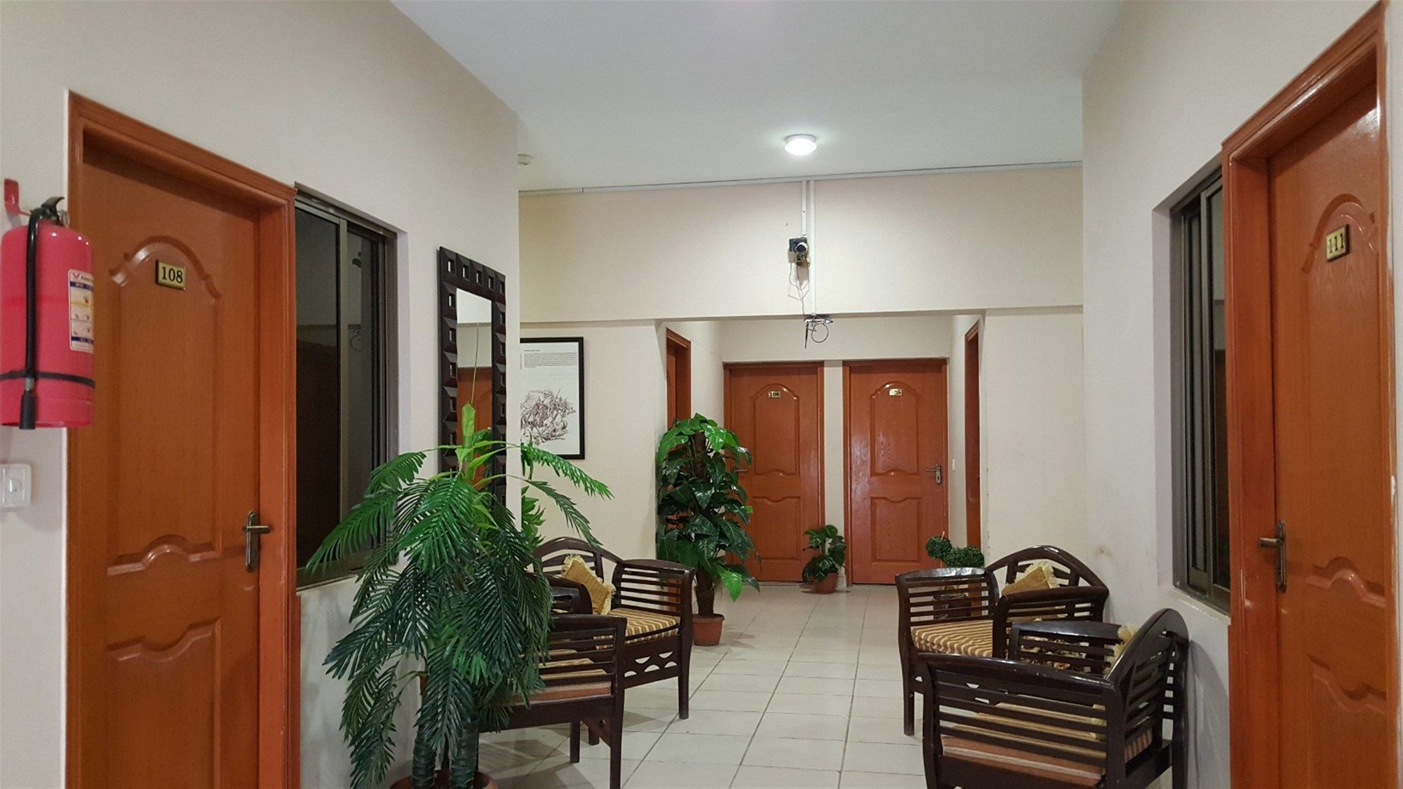 Royal Inn Hotel Karachi Exterior foto