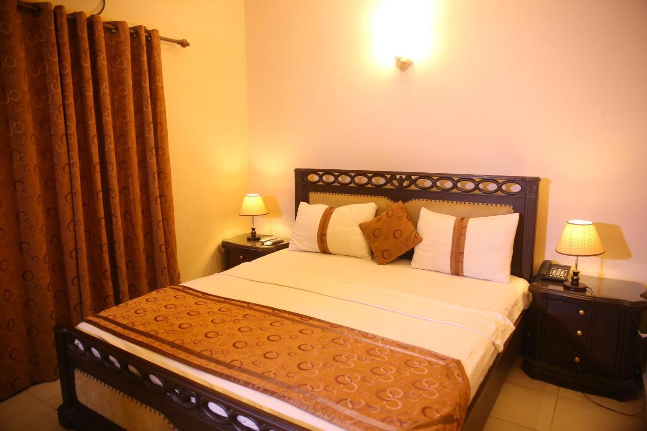 Royal Inn Hotel Karachi Exterior foto